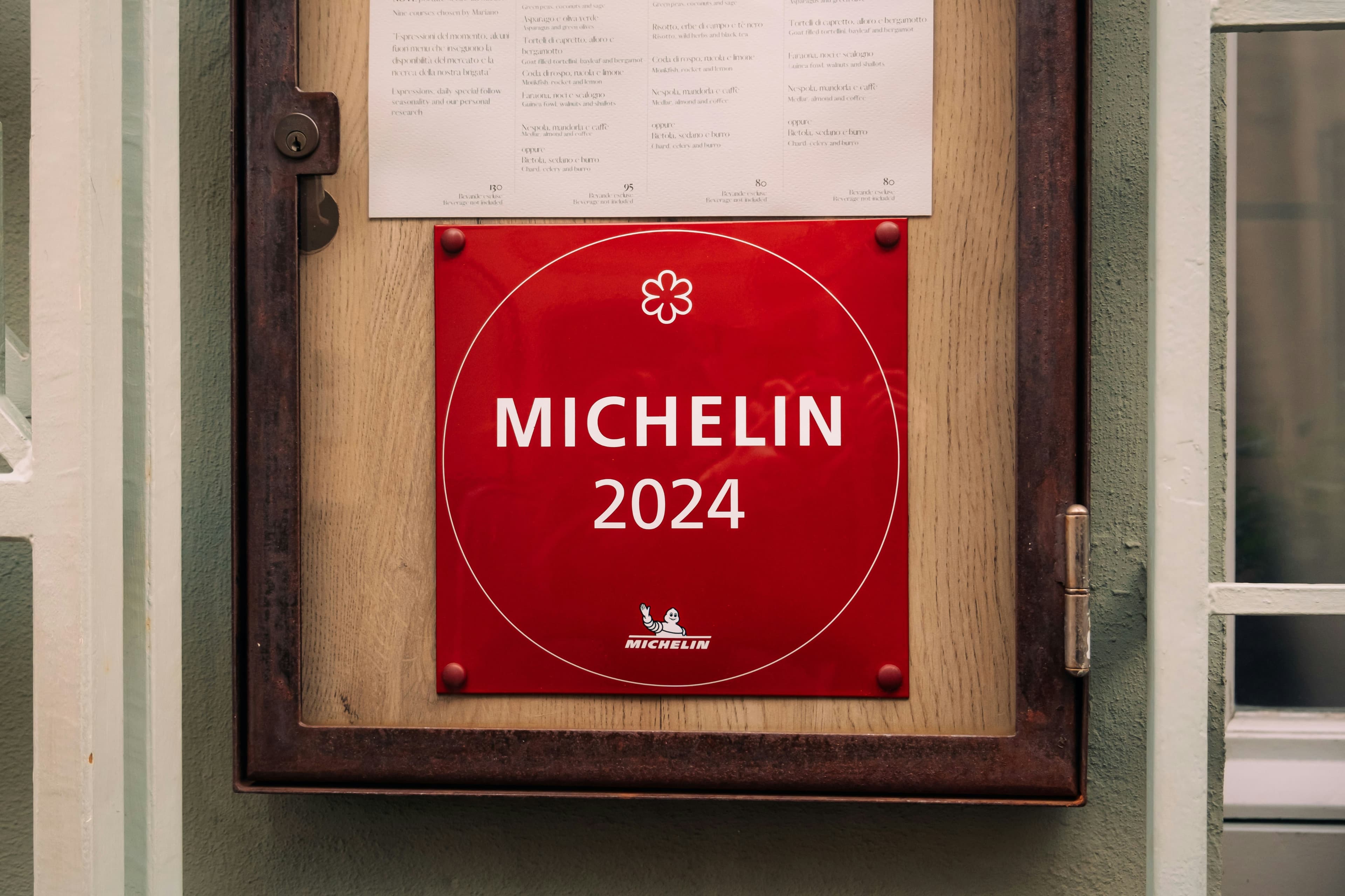 Placa Michelin en un restaurante