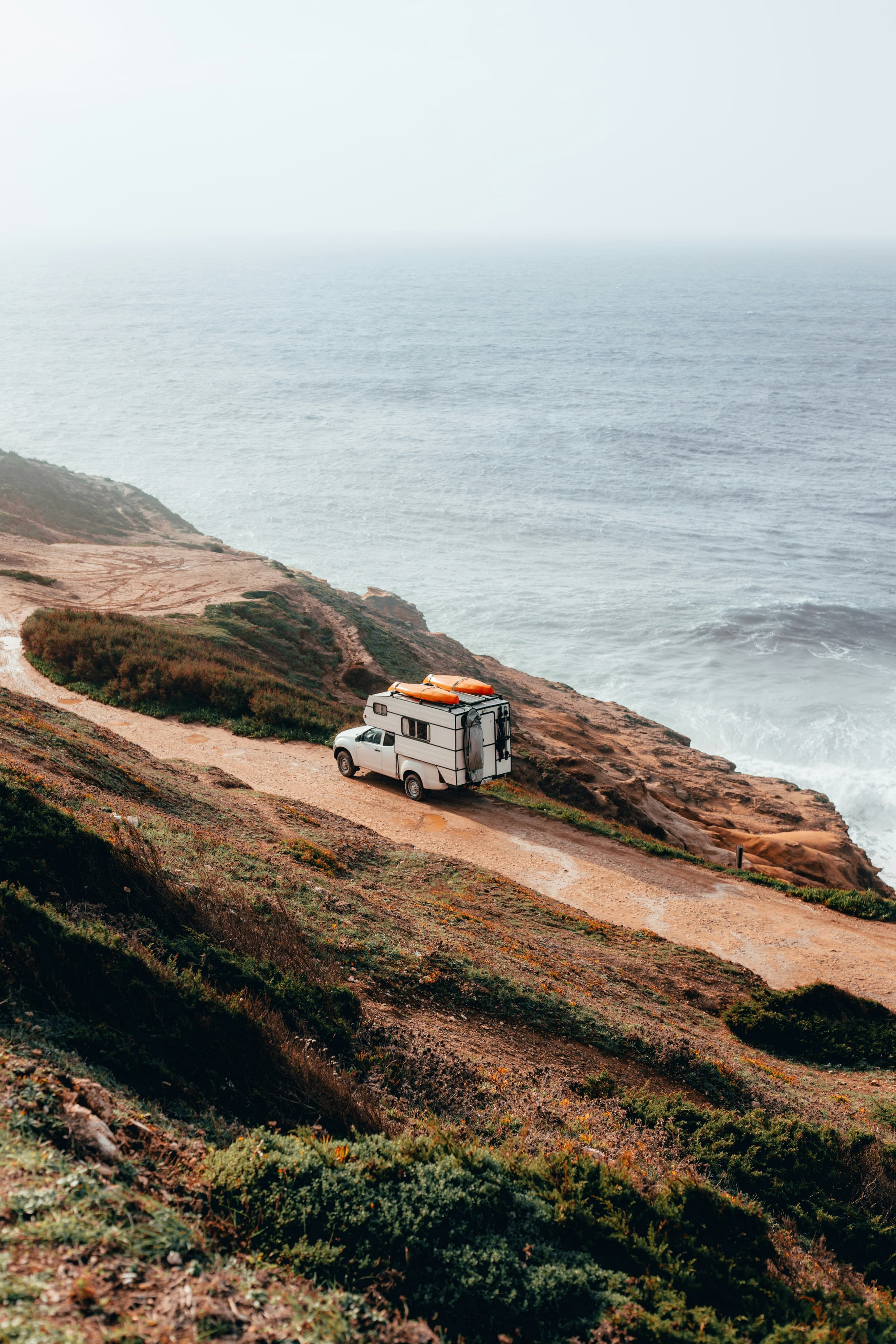 Camper junto al mar